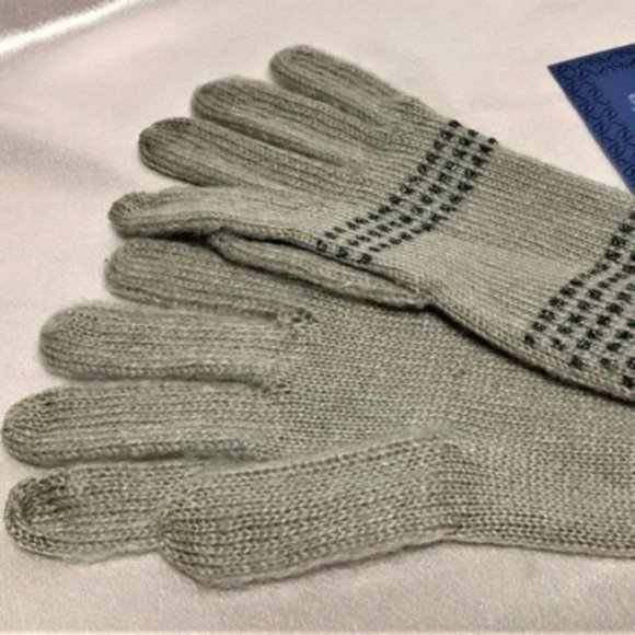 Simply Vera Texting Knit Gloves Gray Metallic Knit - Picture 4 of 8